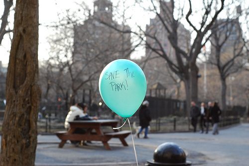 Blue Balloon(NYU Students' Balloon Protest 03-08)