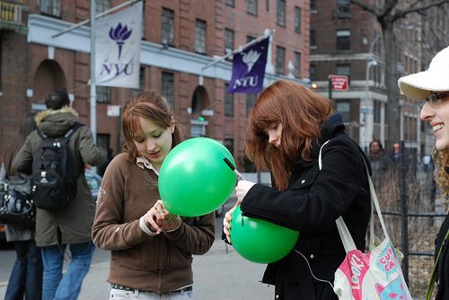 Students, NYU, NYU(Students' Balloon Protest 03-13-08)