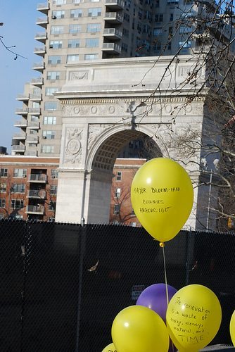 And there's The Arch(NYU Students' Balloon Protest 03-13-08)